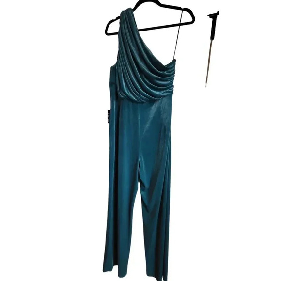 NWT $118 Express One Shoulder Wide Leg Ruched Velvet Jumpsuit Size L - Picture 8 of 14